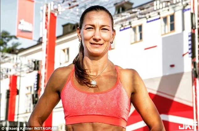 挑錯人了!休假女警身穿比基尼遇竊賊 當場壓制小偷照片爆紅!