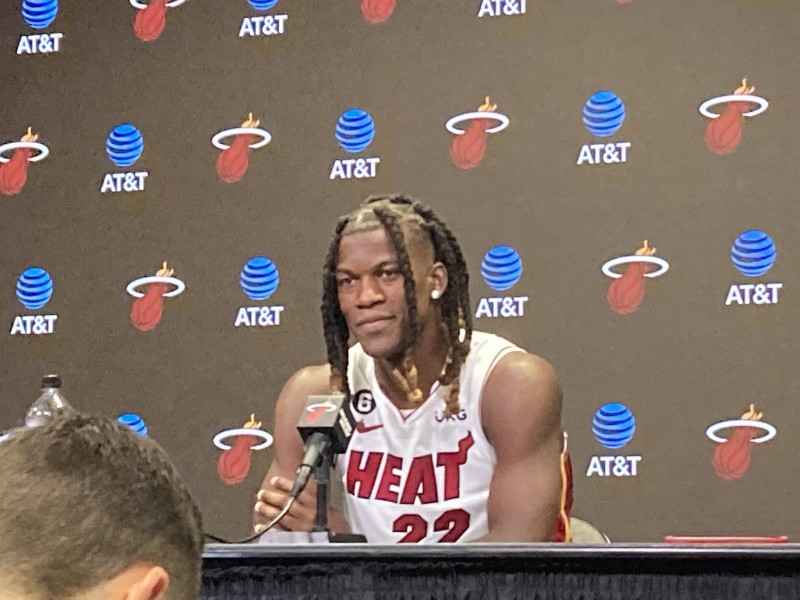 巴特勒打趣:休赛期我每天都告诉PJ-塔克 他是个叛徒??