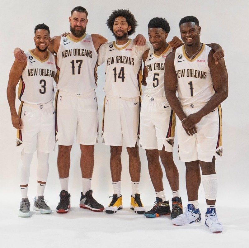 西部第几?媒体晒鹈鹕五虎定妆照:CJ瓦兰莺歌琼斯锡安