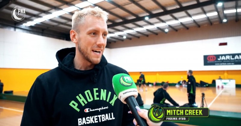 克里克：我和周琦现在是一家人了 想到他回来了心里就暖暖的