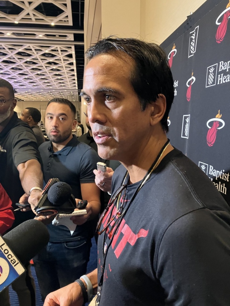 斯波:洛瑞是名人堂四分卫 可能不会用巴特勒打首发四号位