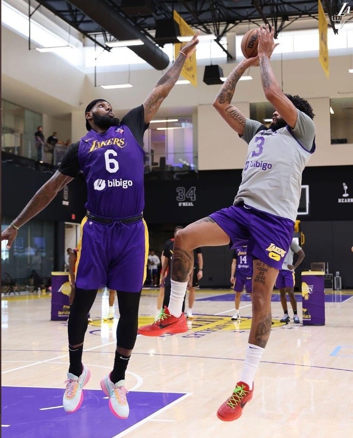 哈姆:勒布朗不是来自这个星球的 对AD传球&威少突破印象深刻