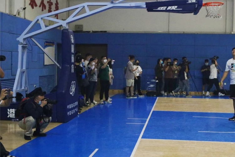 郭艾伦:回到辽篮大家庭非常开心 张镇麟:球衣换号寄望重新开始