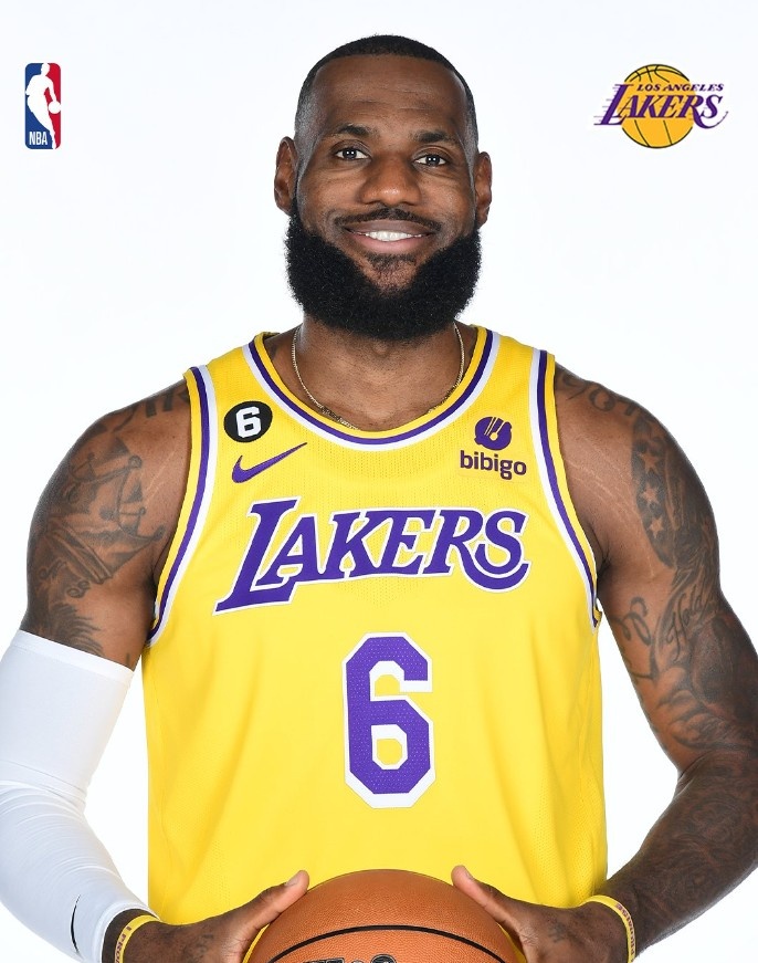 联盟门面！NBA官推晒詹姆斯定妆照：第20个赛季?