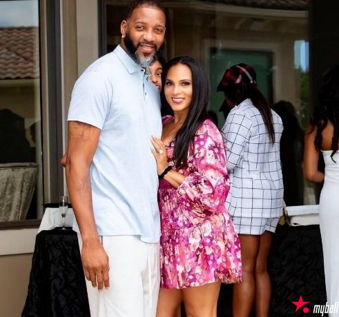 迈博体育 麦迪罕秀恩爱,庆结婚16周年!