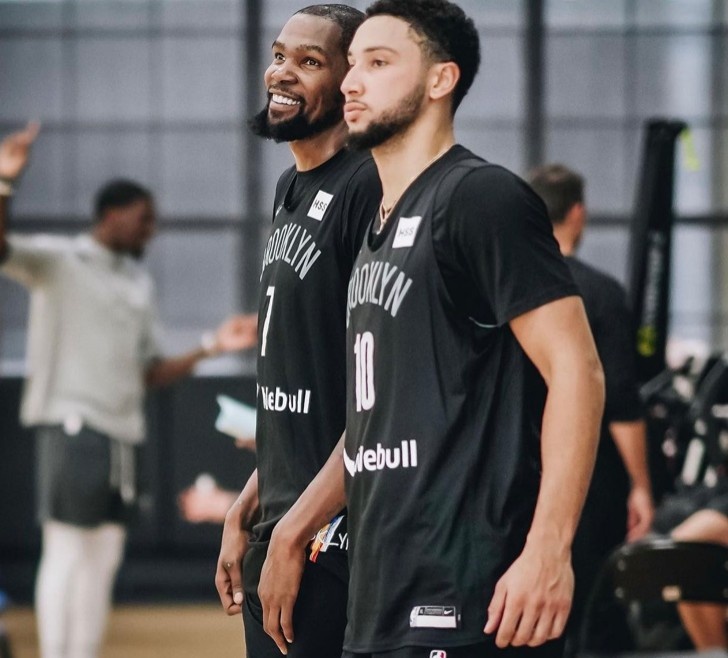 杜兰特:很高兴本-西蒙斯能克服长时间不打球的紧张感