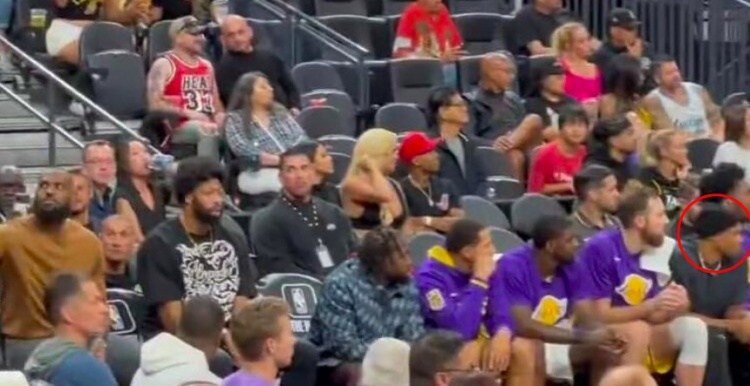 Skip：湖人板凳席威少独自坐在一边 而詹眉贝坐在另一边 说明一切