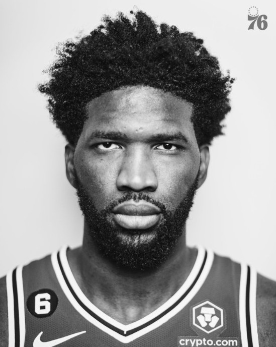 76人晒恩比德照片 配文为其著名言论:我的人生就像一部电影