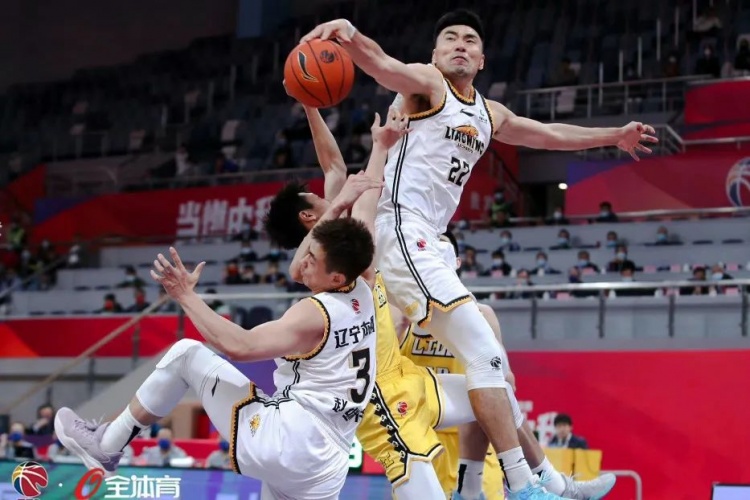 这么大尺度,CBA还吹不吹犯规了?