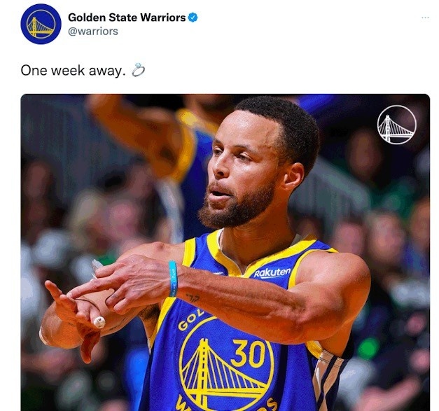 勇士官推晒库里“戴戒指”庆祝照：再过一周就要戴戒指了?