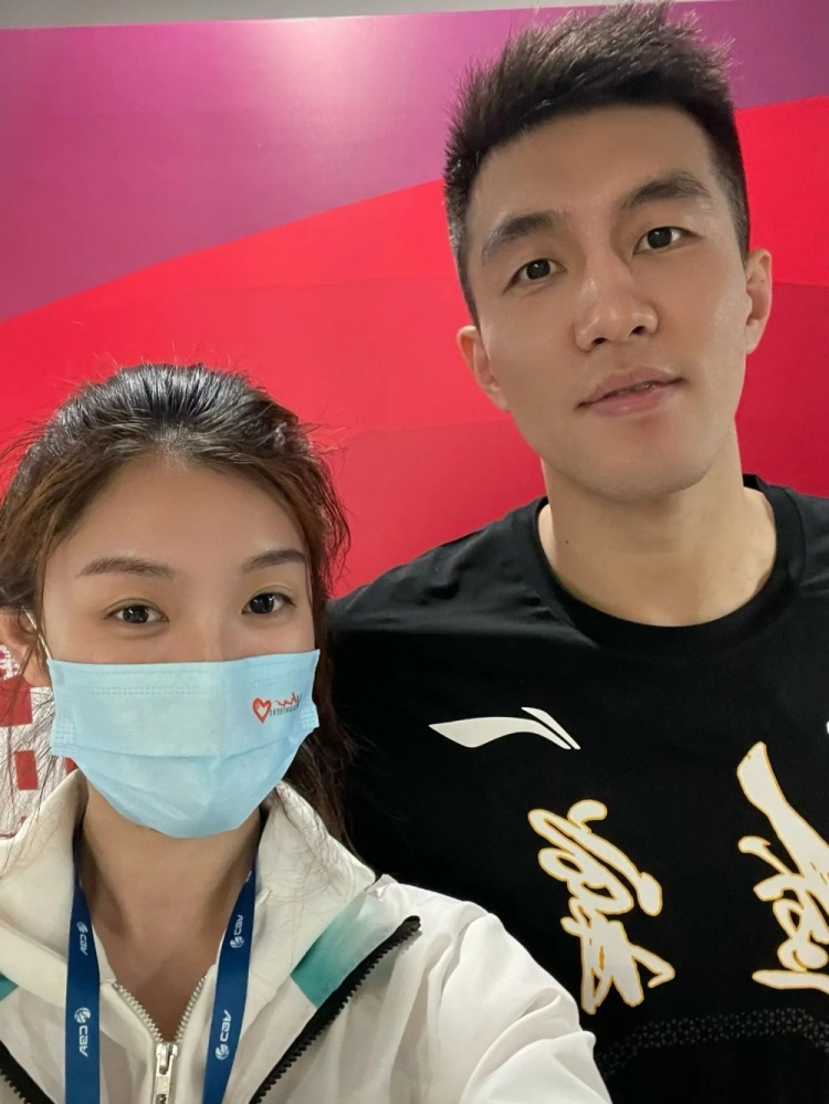 赛区工作人员晒与郭艾伦&赵继伟&张镇麟的合照：超级喜欢辽宁本钢