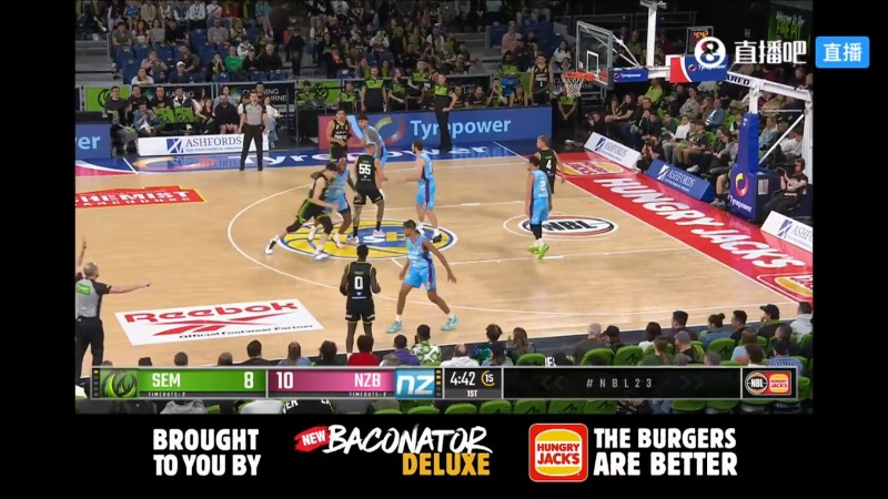 替补登场！周琦身披26号 首节4分42秒上场开启新赛季