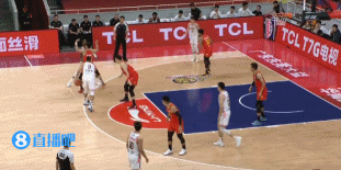 转型射手？易建联开场4分钟三分线外3投3中弹无虚发