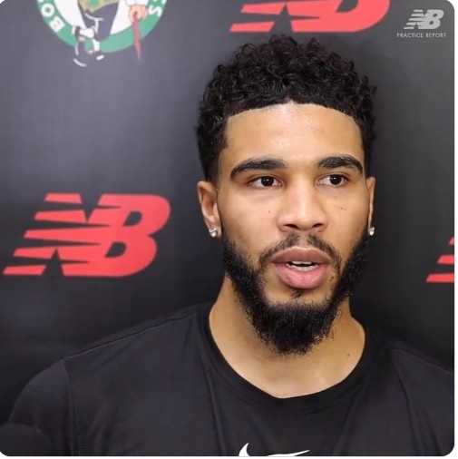 塔图姆:我们有一个很棒的训练营 新赛季目标就是赢得总冠军