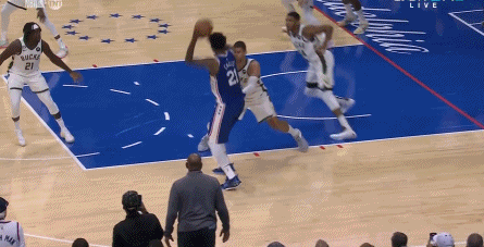 恩比德单打半天甩锅横传底角被破坏出界 裁判吹罚76人球权