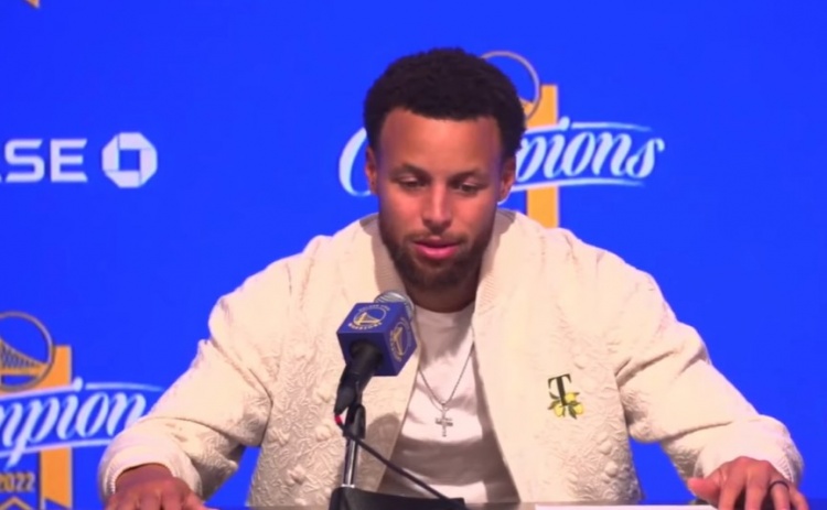 库里：年轻球员们须亲身经历才能明白赢球很难 这是成长的一部分