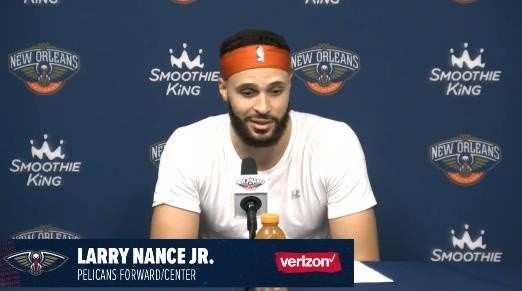 球队是否会多出手三分?小南斯:不会 得让球员做自己喜欢的事