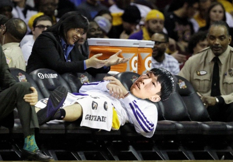 不给出场机会是什么情况？周琦效力NBL凤凰队现状及解决办法