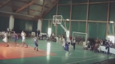 ?54+11+10!12岁东契奇曾在U13锦标赛决赛中轰出大号三双