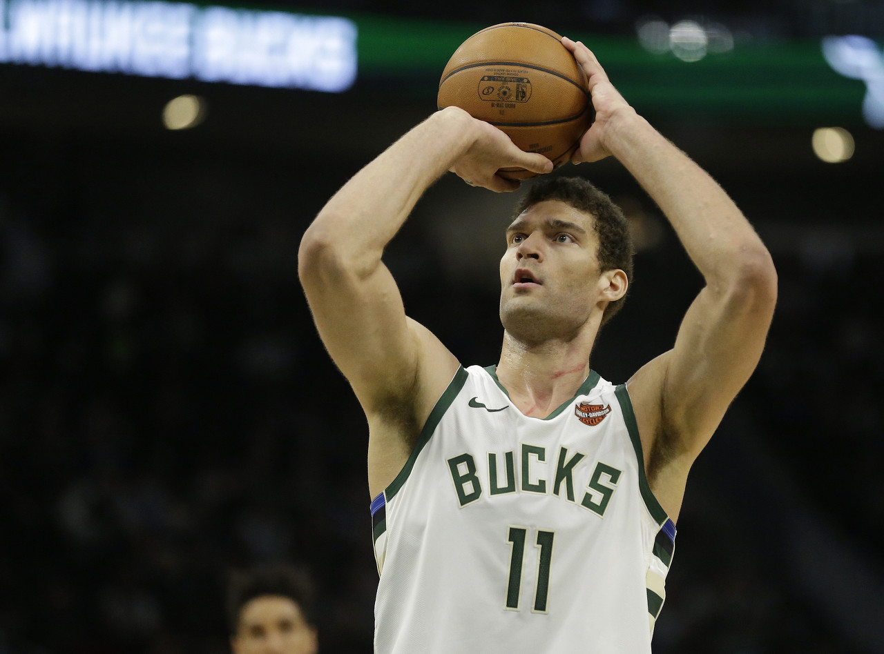 能攻善守！大洛佩斯12中8拿下21分6板1断2帽 正负值+16笑傲全场