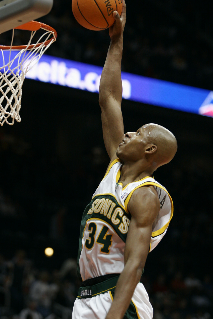 05-06赛季得分表演有多疯狂?得分榜前10均25+ 3人30+ 科比35.4分