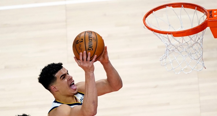 效率不高!小波特15投5中三分球10中3 拿到17分9篮板