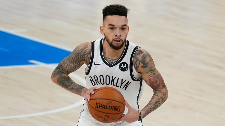 队记:篮网裁掉切奥扎和格雷 目前名单上有17人 不需要再裁员