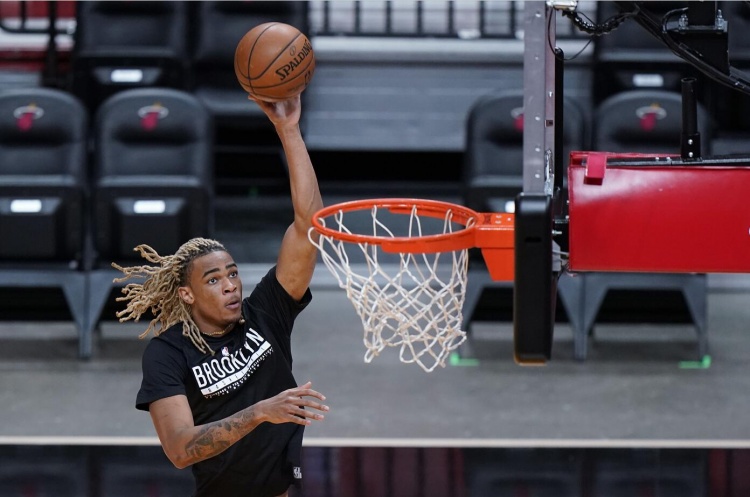 克拉克斯顿谈个人表现:其他球员需站出来 不能让杜欧扛所有担子