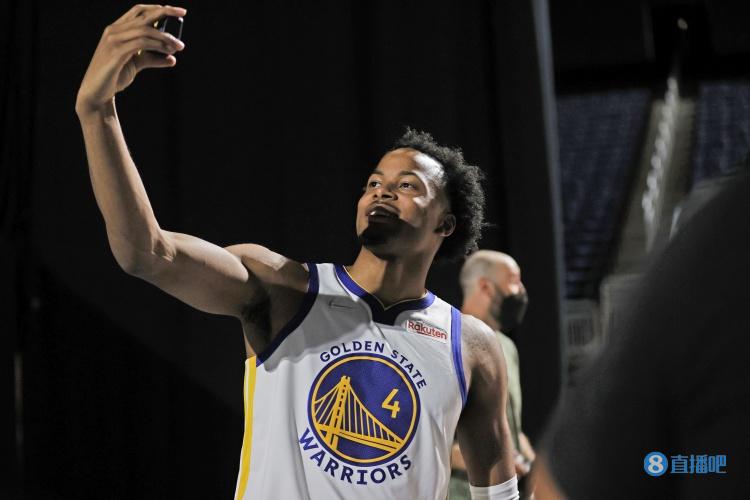 维金斯:队内所有的年轻人中 穆迪在训练营最让我印象深刻