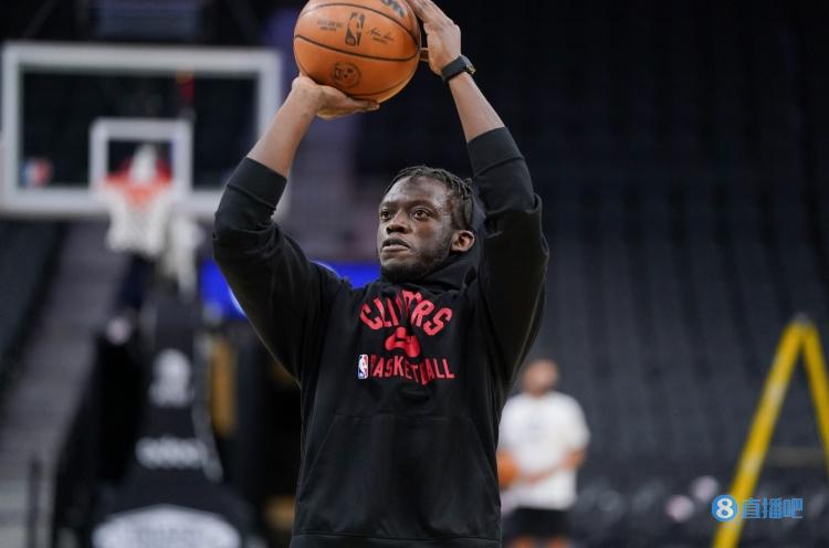 雷吉:乔治组织了赛后总结会 我们这些老家伙知道该怎么做