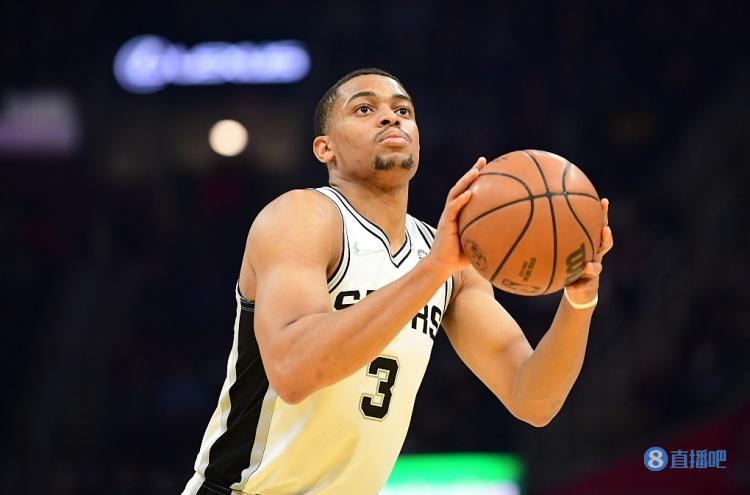 高效发挥！凯尔登-约翰逊出战22分钟 13中9&三分5中4贡献22分