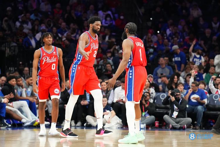 马克西:哈登&恩比德都是我的大哥 他俩和队友的信任带给我自信