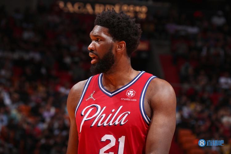 老里谈恩比德下半场0分:他只是打出了一场糟糕的比赛 他也是人