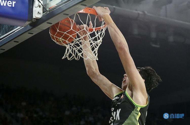 NBL分析师：墨尔本联曾试图从凤凰手里抢走周琦 但没成功