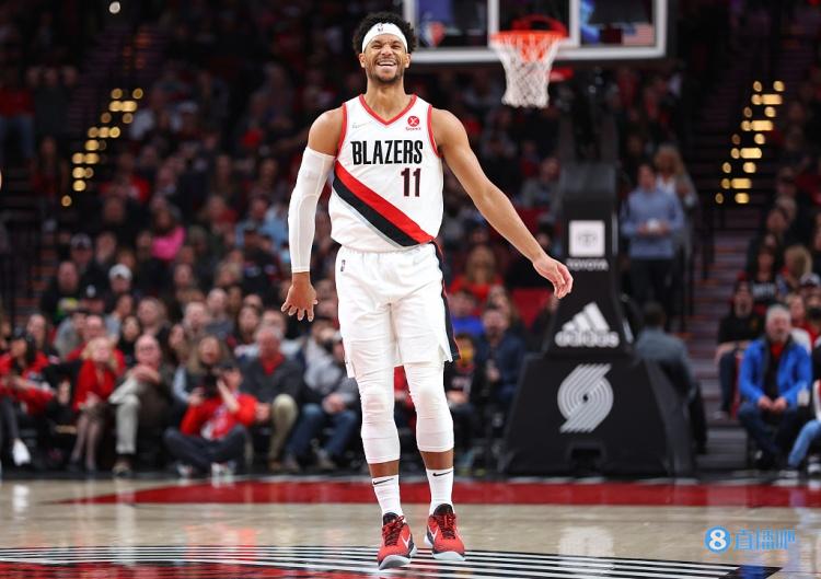 哈特打趣小南斯:祝贺我的男孩 现在我要向你收租金了?