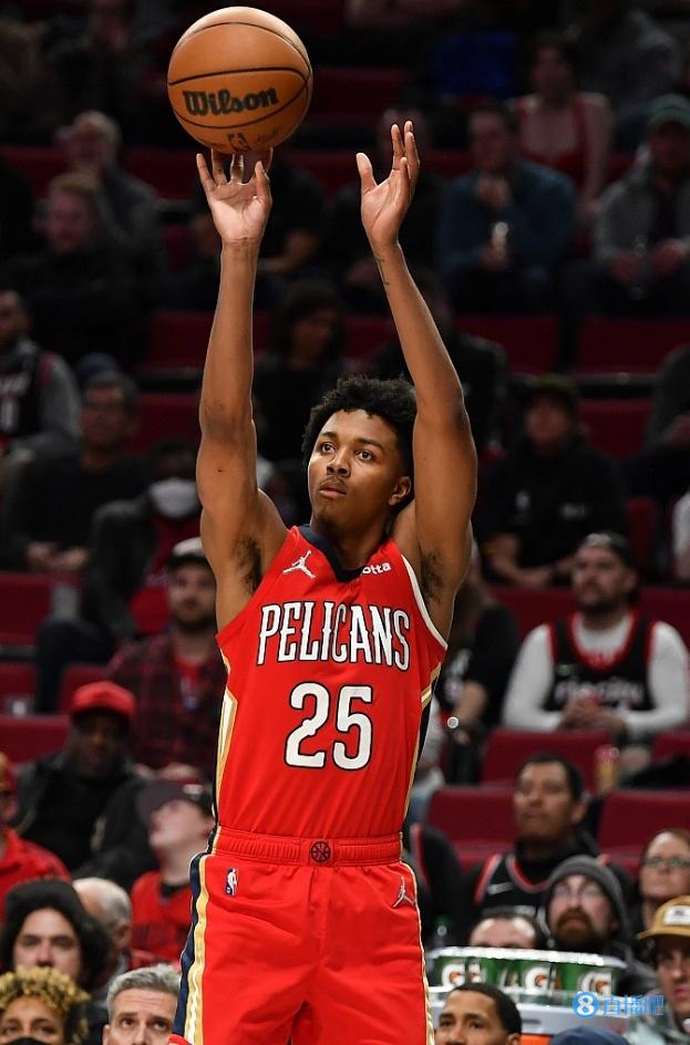 弹无虚发!墨菲8投8中 罚球2中2 100%命中率砍下全队最高22分