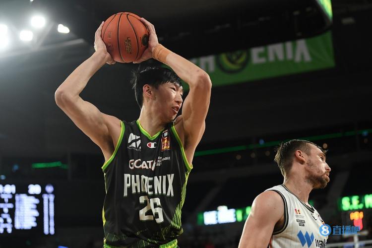 经纪公司：周琦收到多个海外联赛&多队邀请 综合考虑后回凤凰队