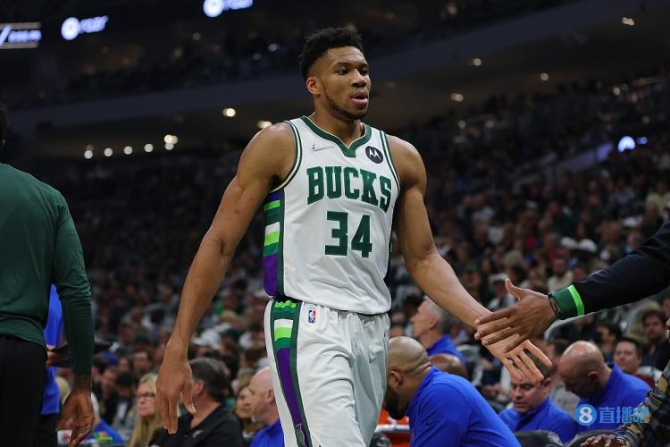 字母哥:我曾只希望自己成为合格的NBA球员 突然之间就来到山顶