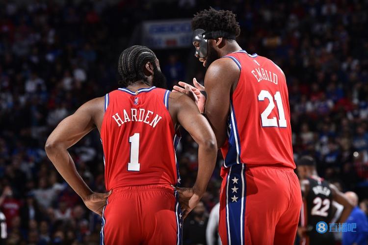此役哈登和恩比德两人合计命中罚球19次 超绿军首发的总和