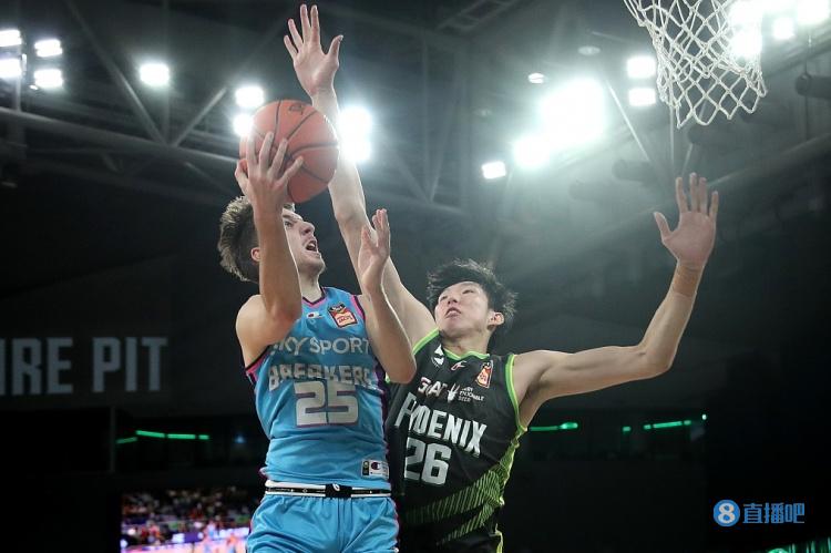 凤凰CEO:球队新赛季会发生变化 周琦将更适应吹罚尺度与打球环境