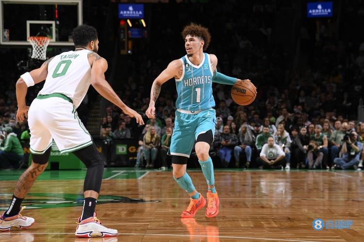 没啥感觉！三球半场出战16分钟12中2得到4分6板2助