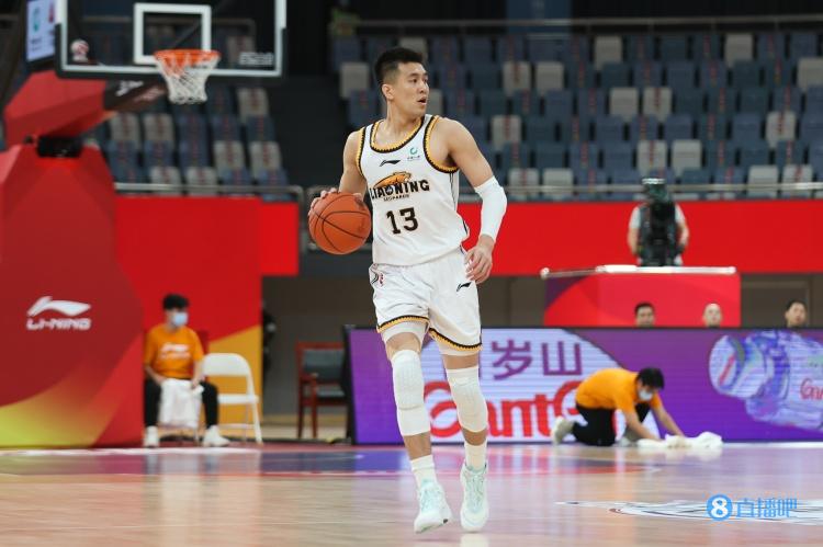 险背大锅！郭艾伦全场24投仅6中 三分9中1得16+9+6