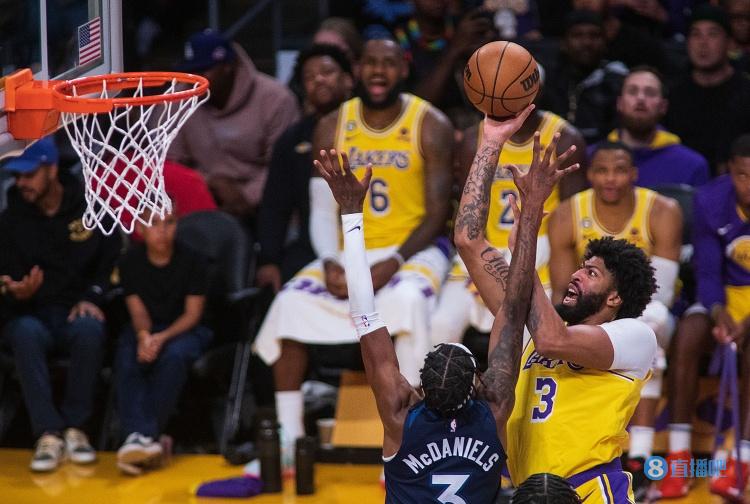 文胖:AD需要出任五号位 这样能为詹姆斯和队友拉开空间