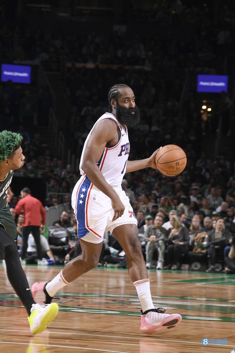 粉色很吸睛!哈登今日揭幕战上脚新配色哈登7代