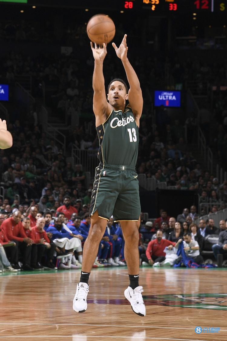 布罗格登：打替补是个需要调整的过程 队友们都非常尊敬我