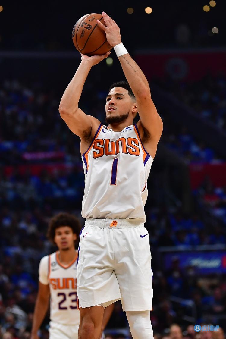 今日砍34分!布克开季4场有3场得分30+ 太阳队史首人