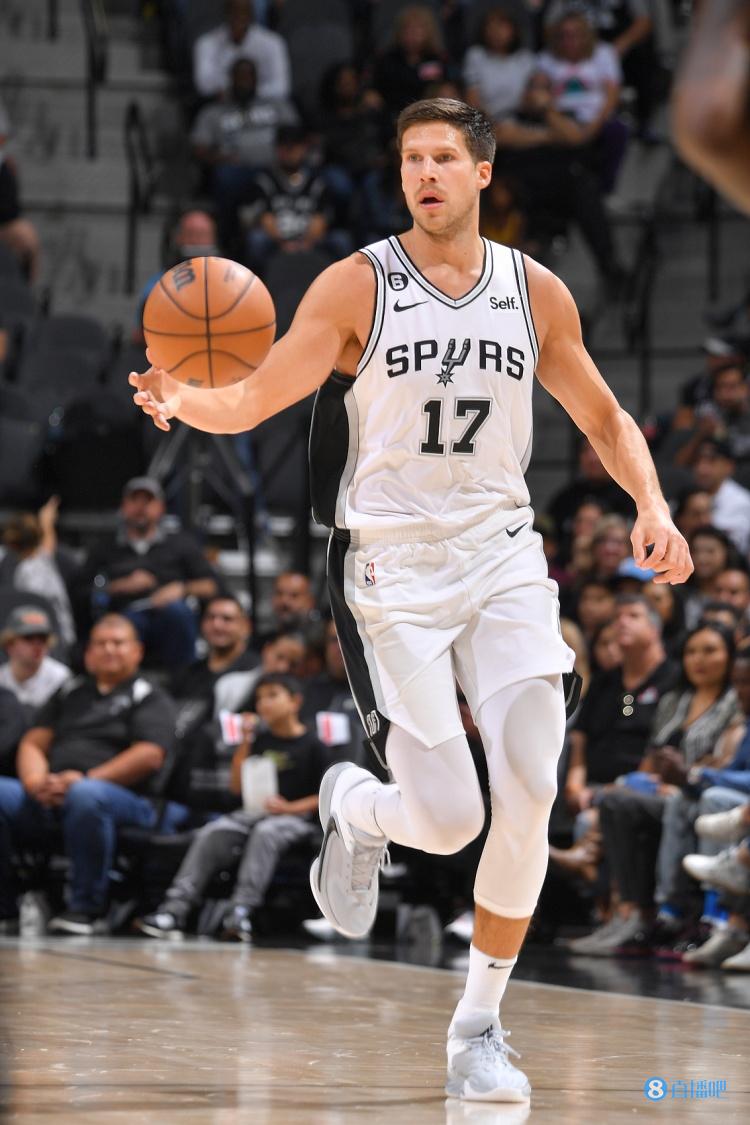 板凳神射！麦克德莫射落7记三分贡献23分