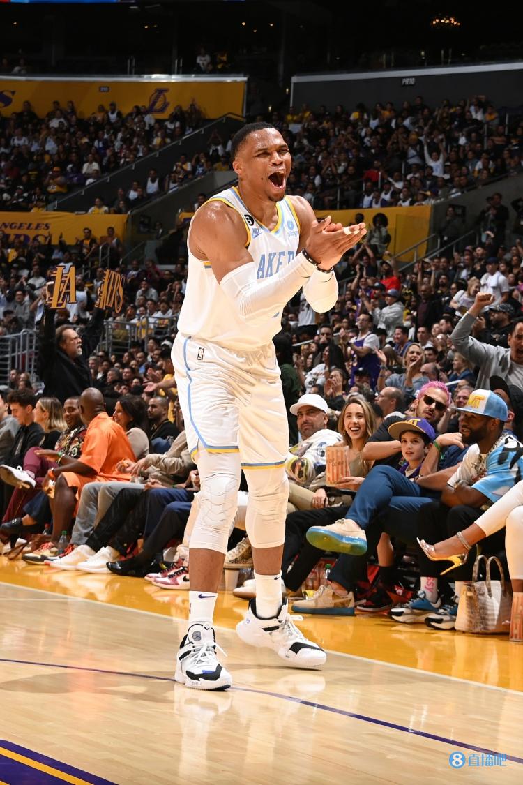 阿泰发推：赢得漂亮@湖人 威少打出了名人堂级别的表现