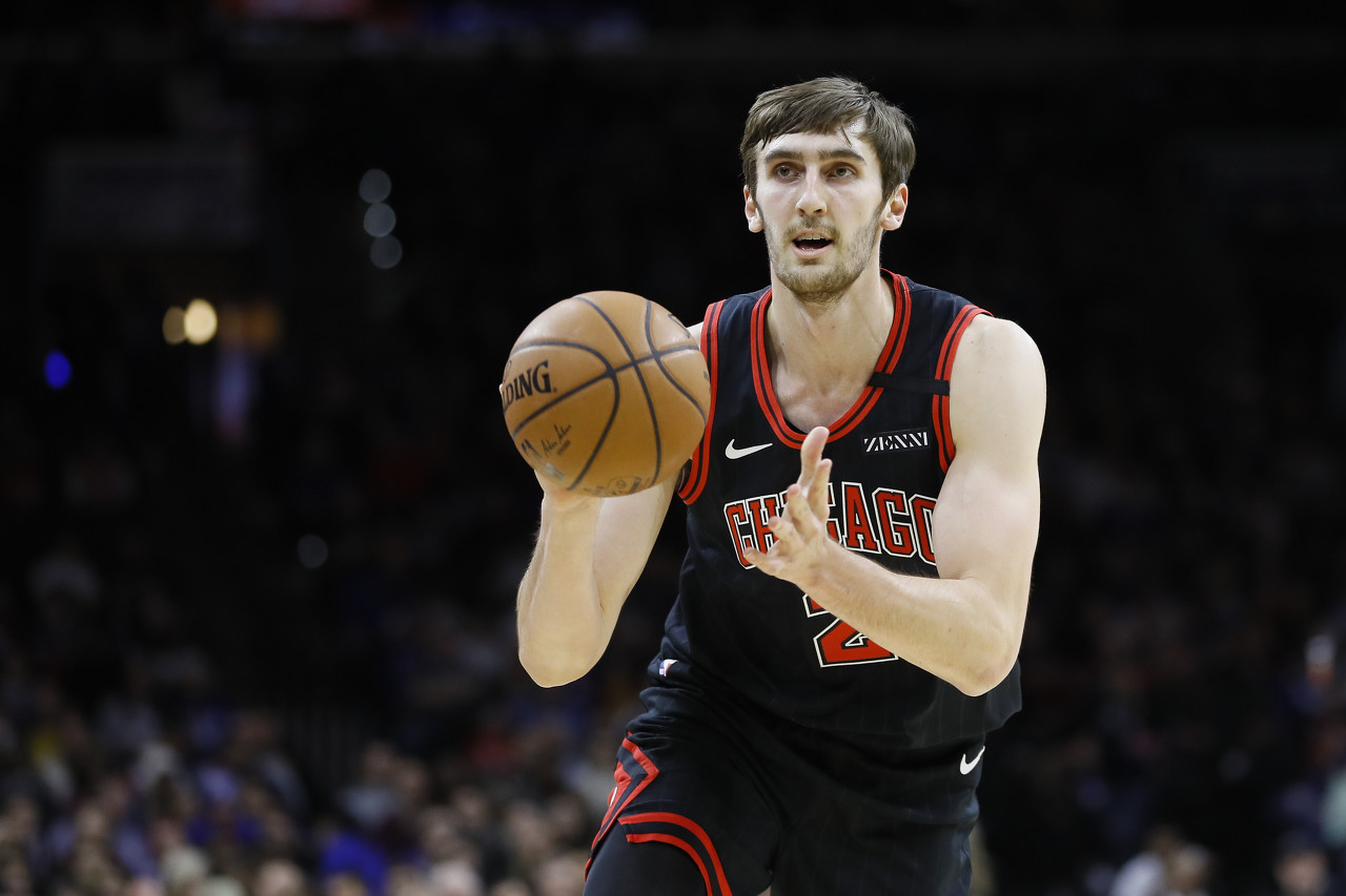 队记:凯尔特人中锋科内特训练时扭伤脚踝 将缺席1-2周