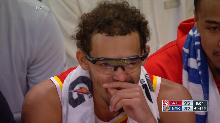 第四节没出手投篮！ 特雷-杨：我的左眼皮被划破看不太清楚